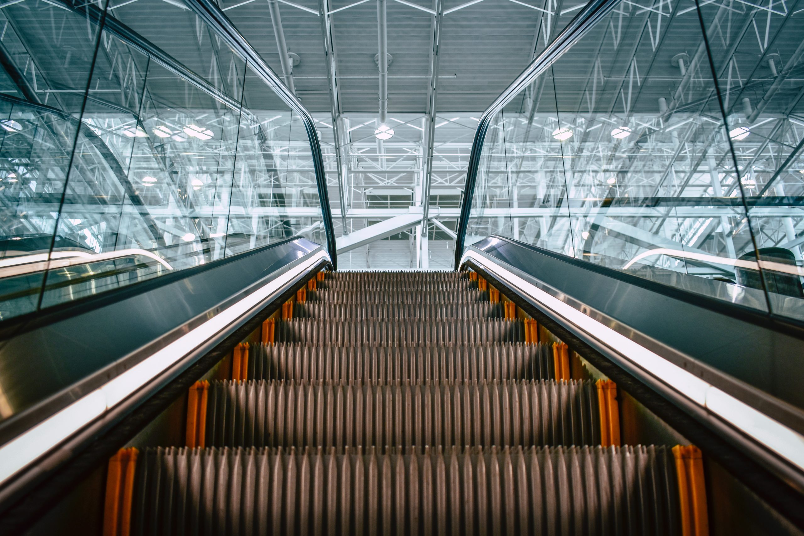 Escalator Meaning In Gujarati